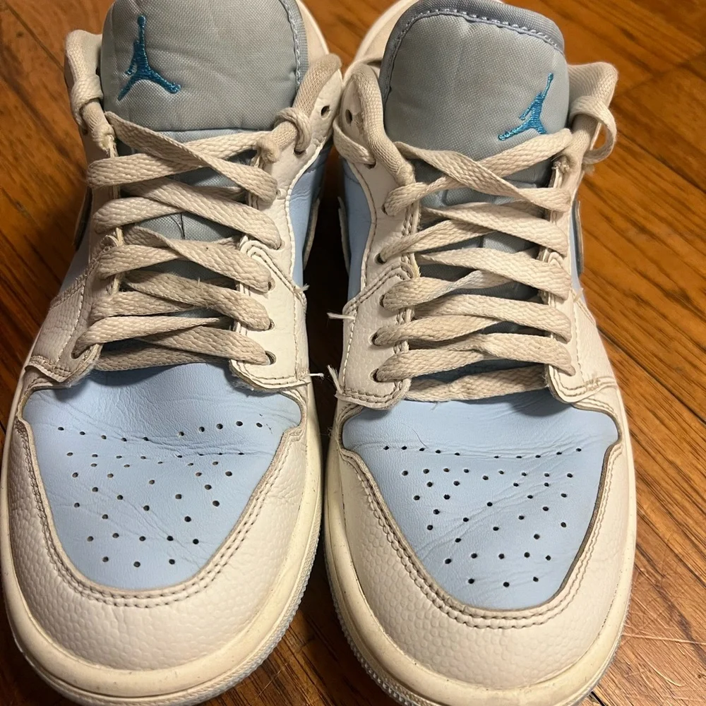 Nike Air Jordan Low in Light Blue and White - Picture 3 of 6